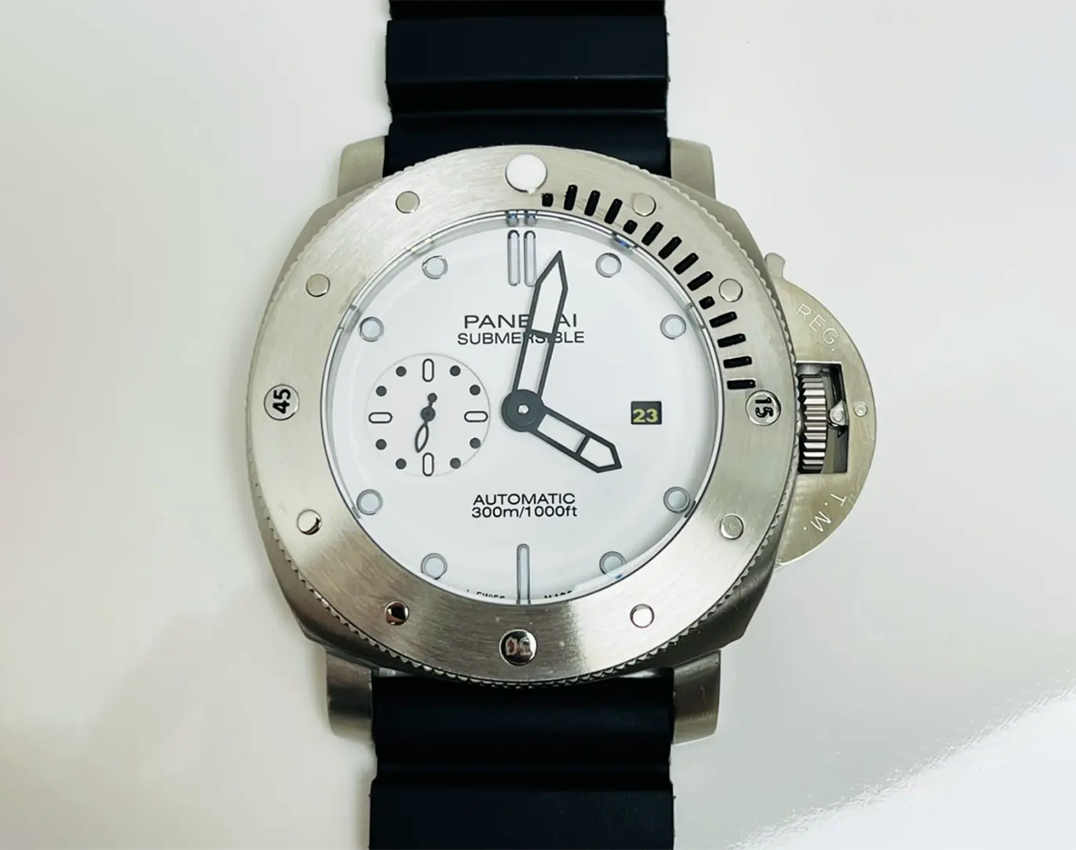 BREITLING白 サブマーシブル 自動巻き腕時計