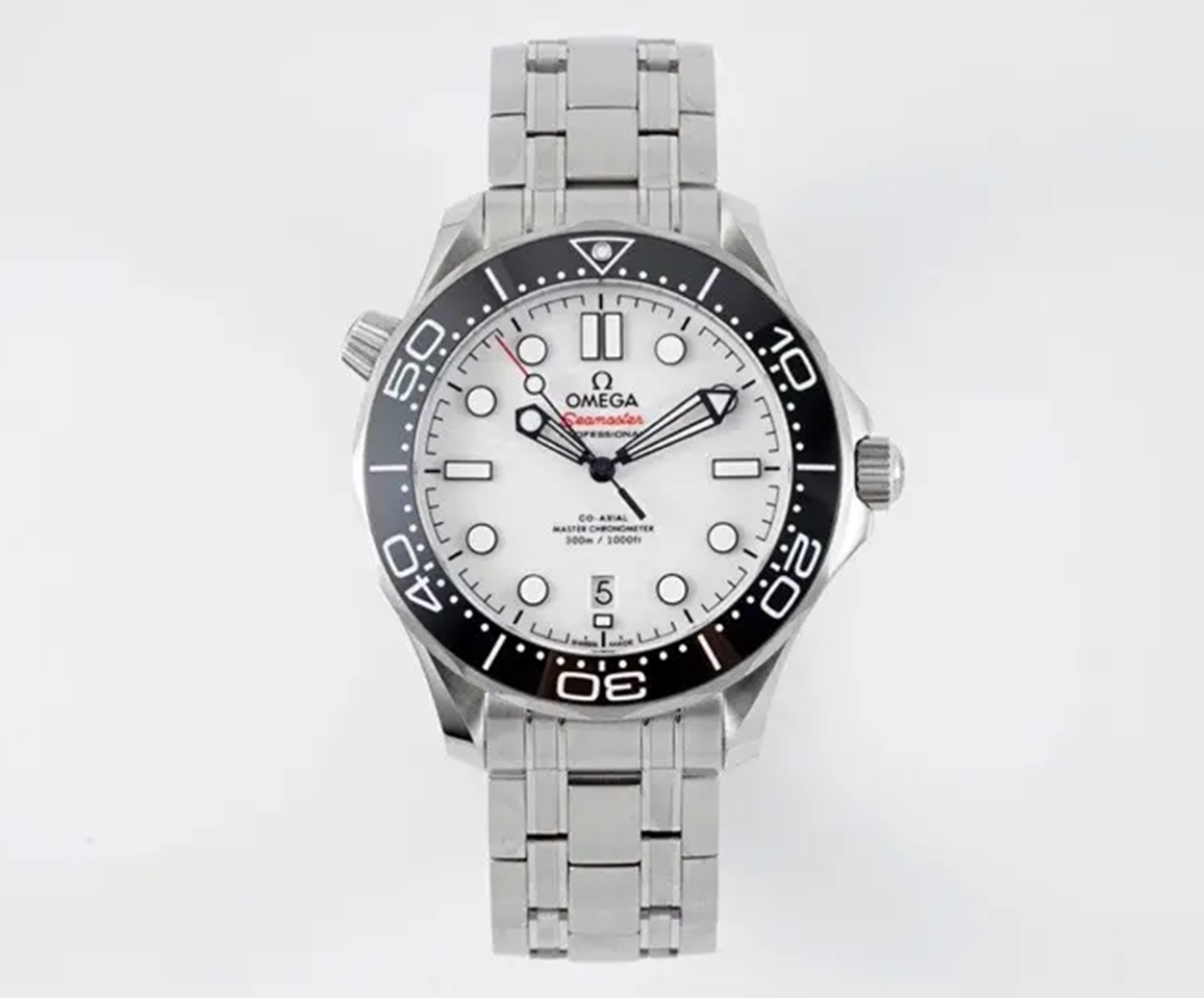 オメガシーマスター300 ホワイト セラミックモデル